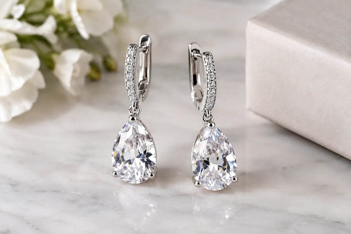 Orecchini Elegance in argento 925 e moissanite 10×14 mm