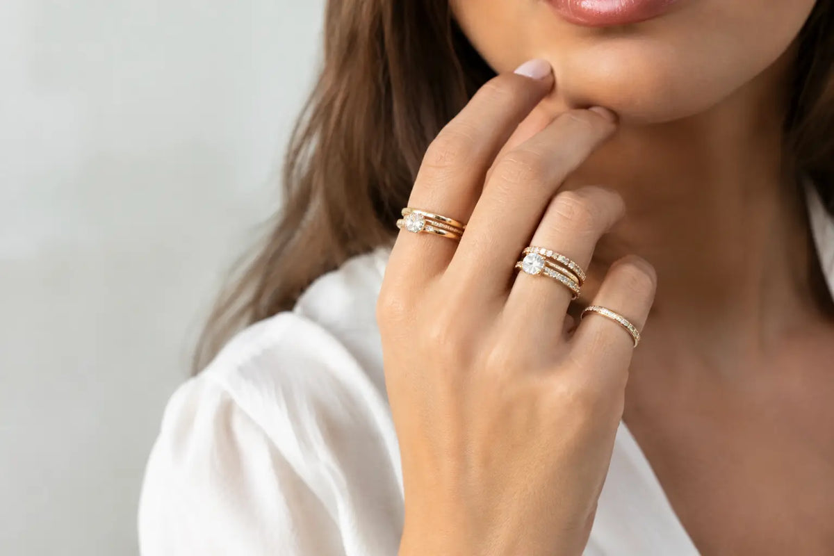Esempi stacking anelli per un look luminoso